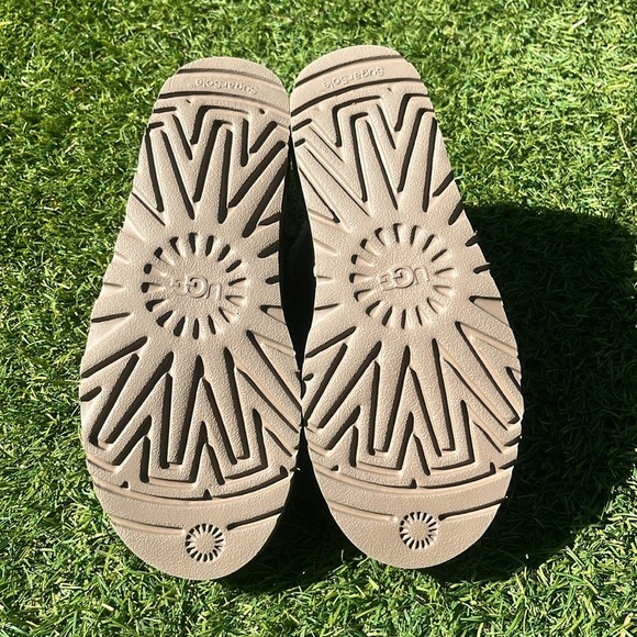 LIKE NEW UGG Classic Mini Toggler Boots! - Picture 9 of 11